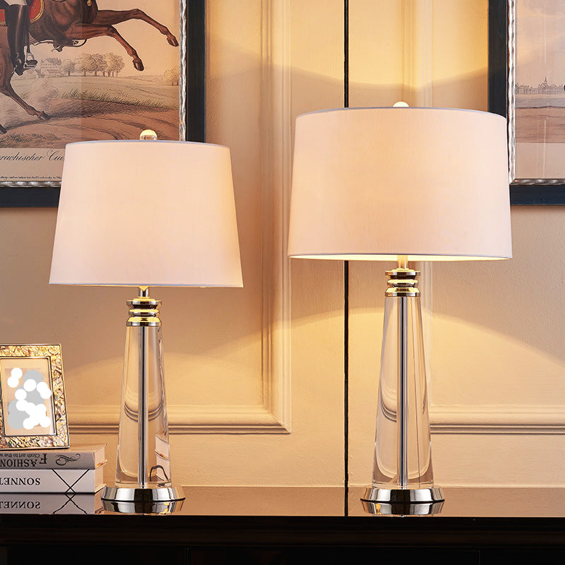 Moderne Kristall-Tischlampe — Elegantes warmes Akzentlicht - Desfino