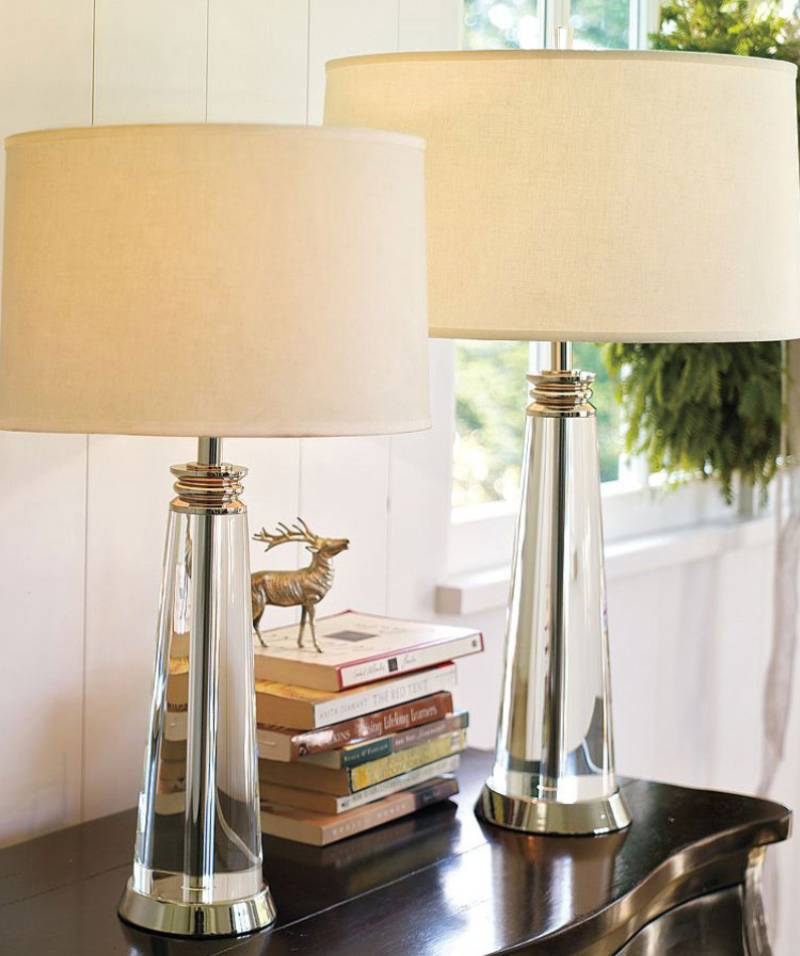 Moderne Kristall-Tischlampe — Elegantes warmes Akzentlicht - Desfino