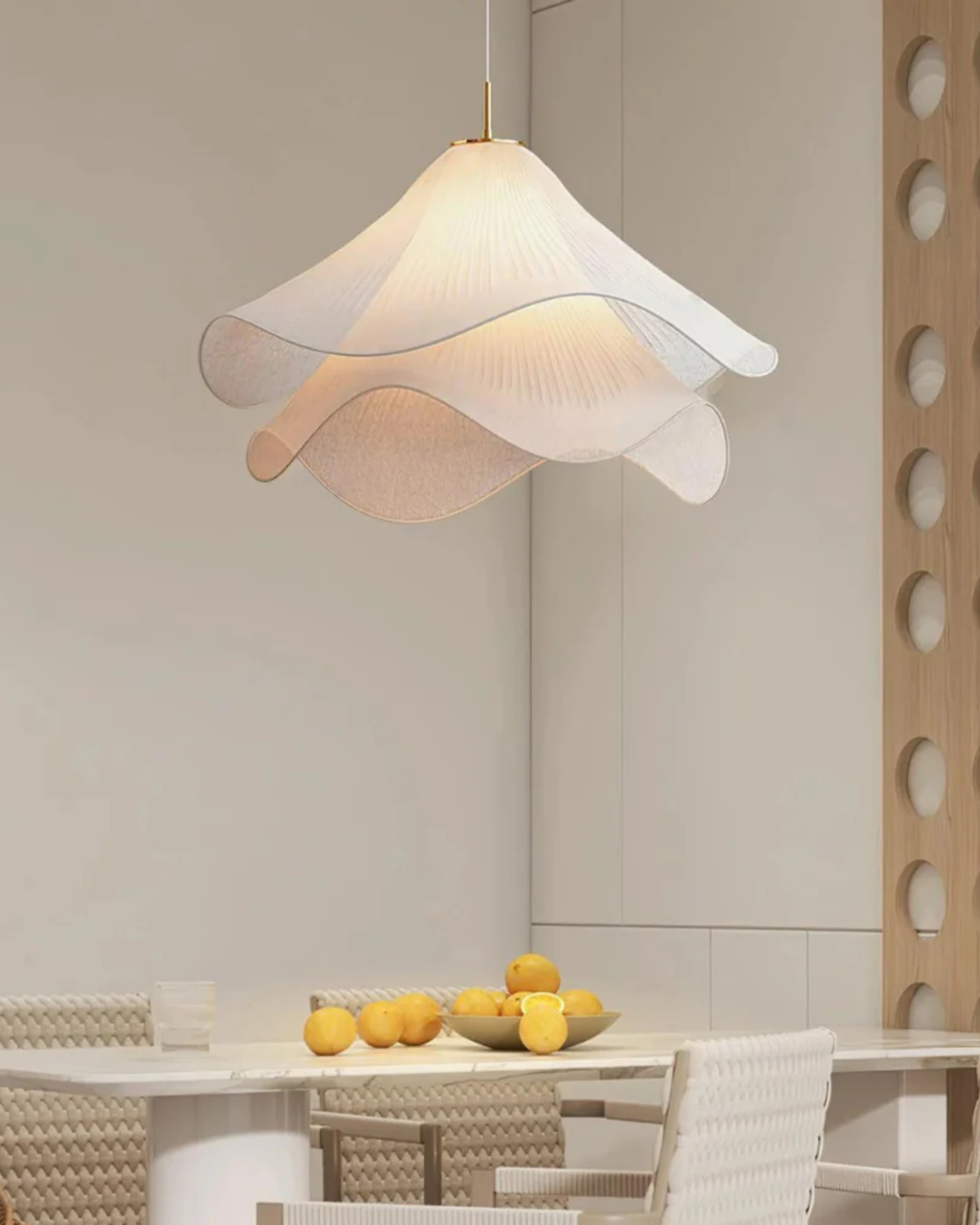 Kirra Warstwowa lampa wisząca w kształcie płatków — ciepły, delikatny blask, rzeźbiarski klosz - Desfino