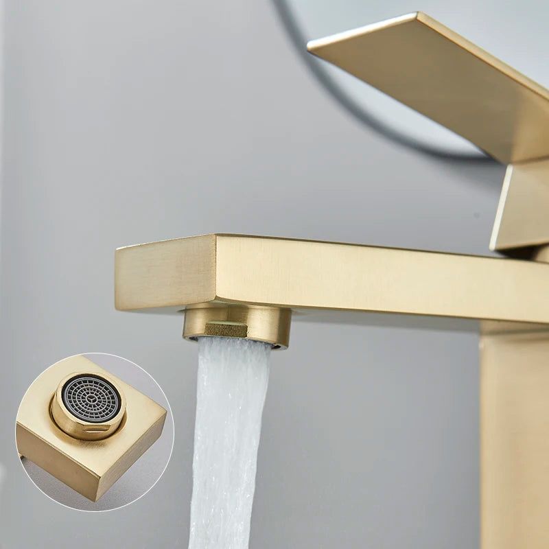 Astraea modern badrumsblandare — ettgreppsdesign - Desfino