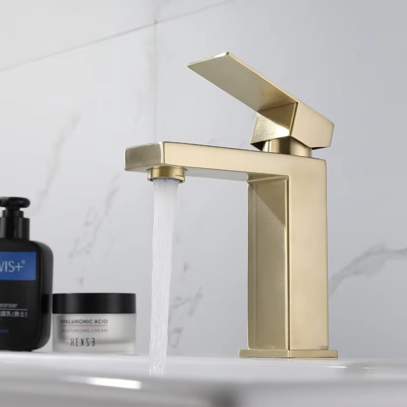Astraea modern badrumsblandare — ettgreppsdesign - Desfino
