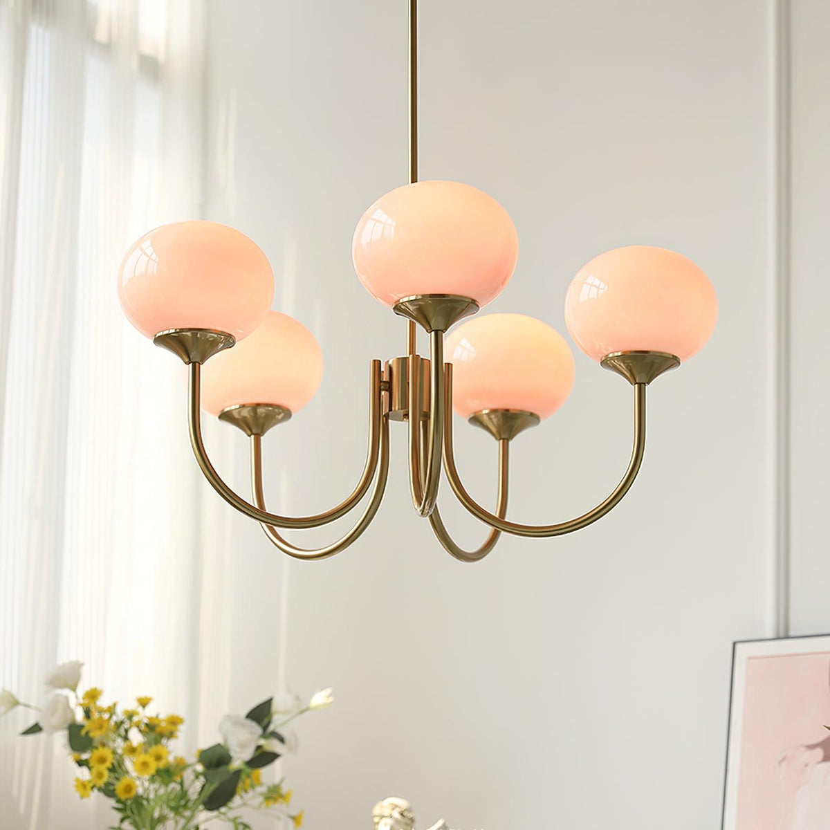 Lustre LED Aurene en forme de guimauve — abat-jour dorés et roses - Desfino