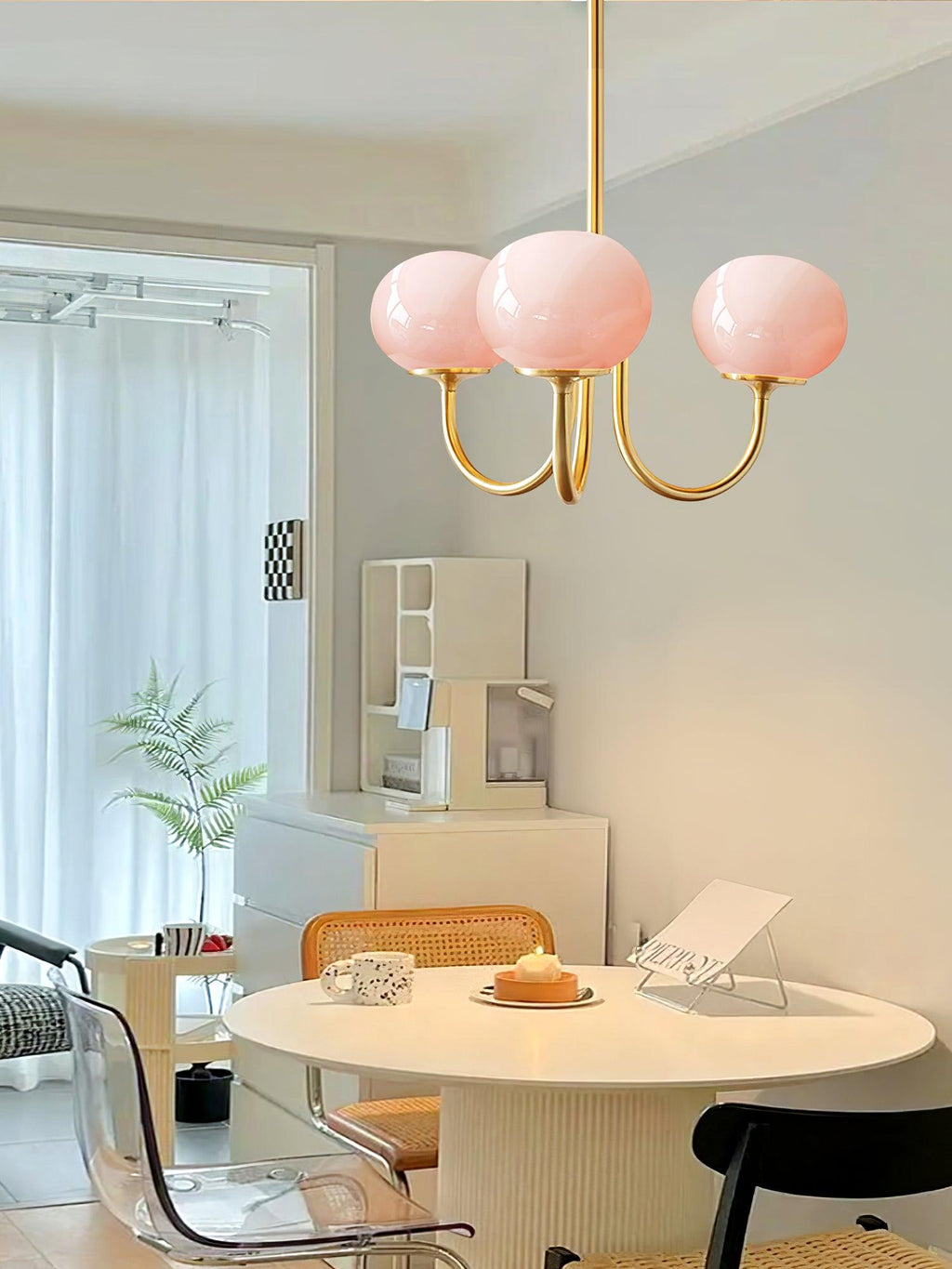 Lustr Marshmallow — moderní okouzlující stropní svítidlo, zlaté a růžové - Desfino