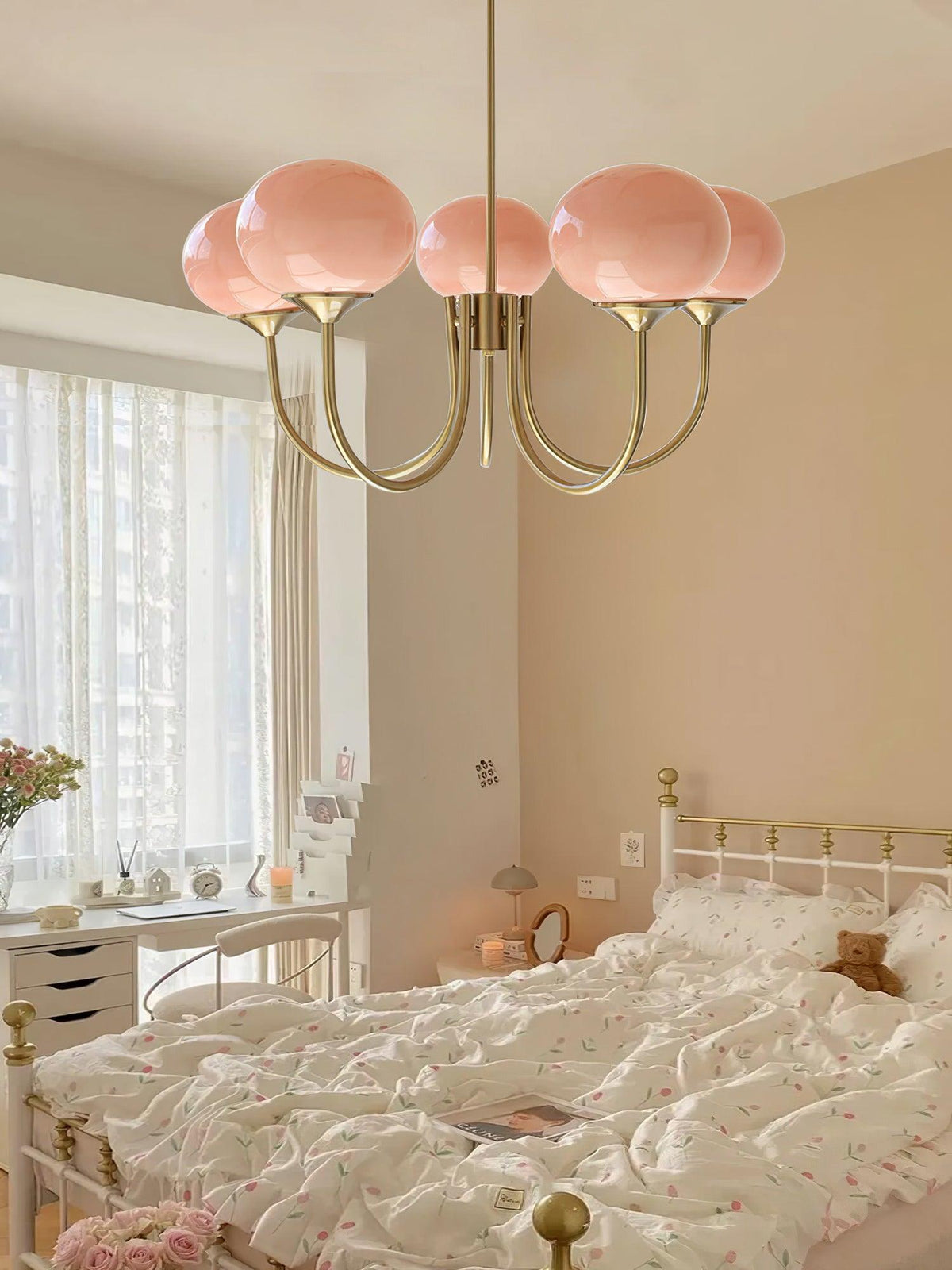 LED lustr Aurene ve tvaru marshmallow — zlaté a růžové odstíny - Desfino