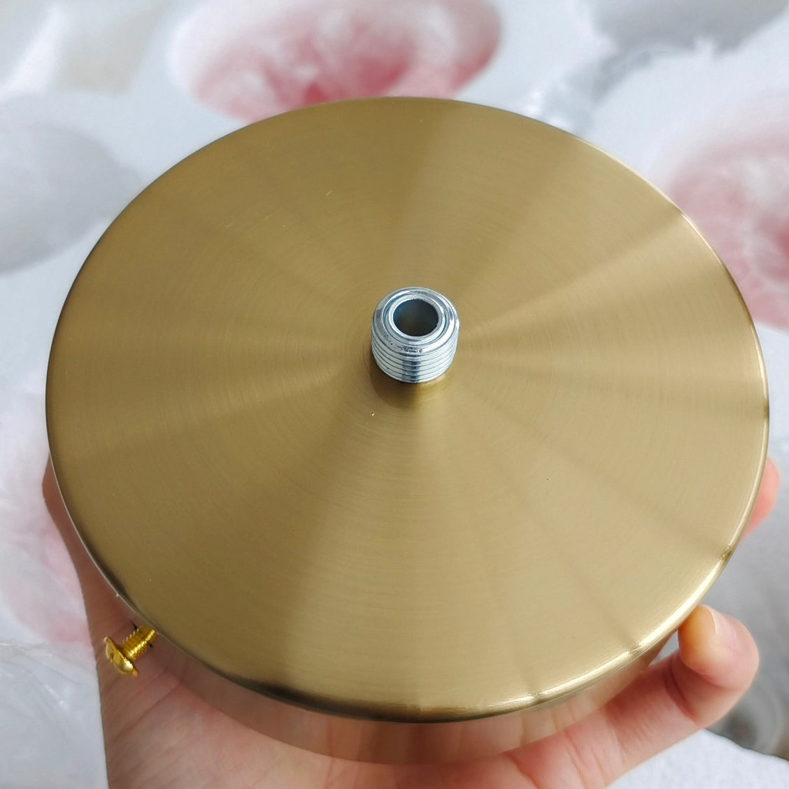 LED lustr Aurene ve tvaru marshmallow — zlaté a růžové odstíny - Desfino