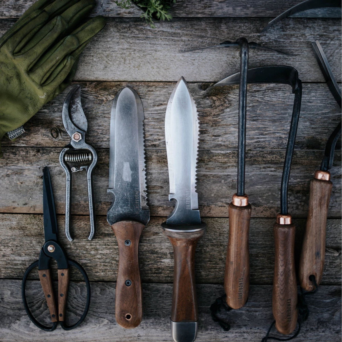 Skládací survival nůž TrailForge — prémiová čepel, ergonomický úchop - Desfino