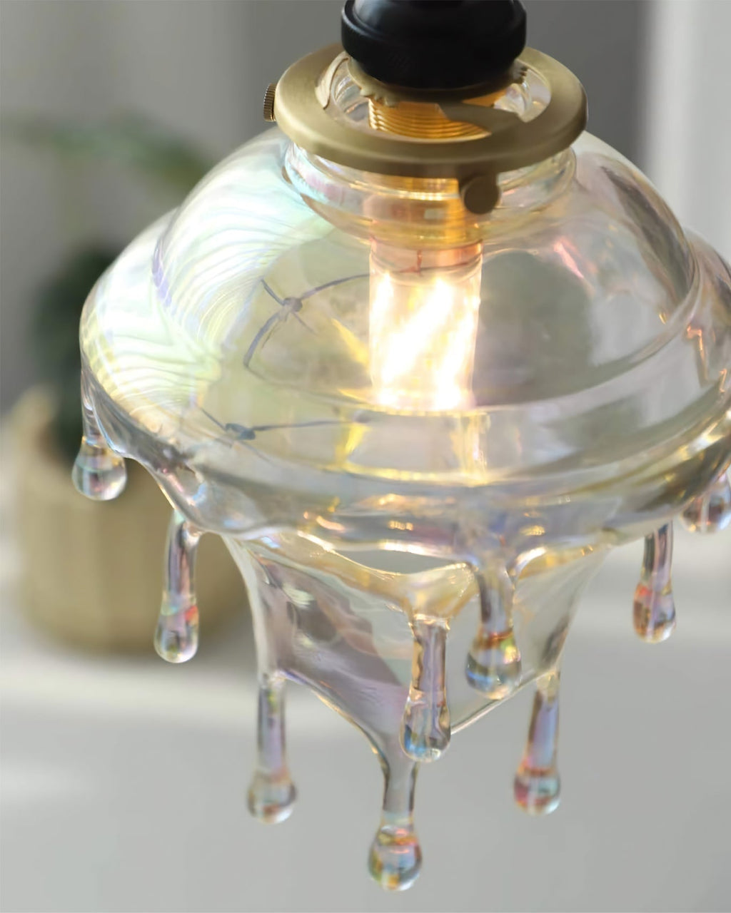 Pendelleuchte aus Kunstharz in Form von Wassertropfen für den Nachttisch | Desfino