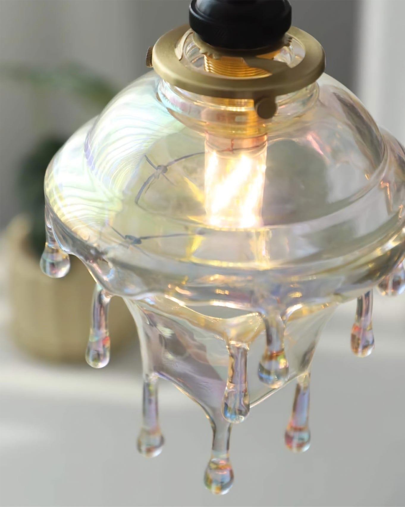 Pendelleuchte aus Kunstharz in Form von Wassertropfen für den Nachttisch | Desfino