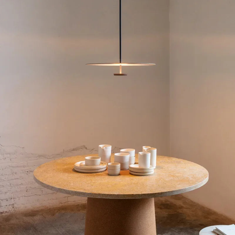 AstraLuma pendellampe med buet ring — minimalistisk sirkulær design - Desfino