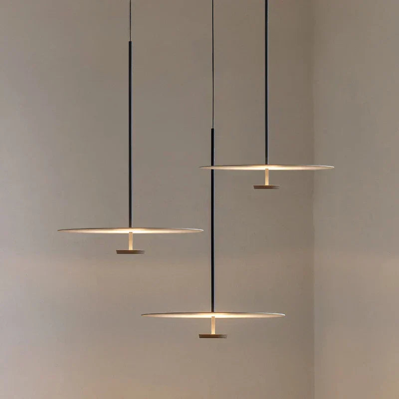 AstraLuma pendellampe med buet ring — minimalistisk sirkulær design - Desfino