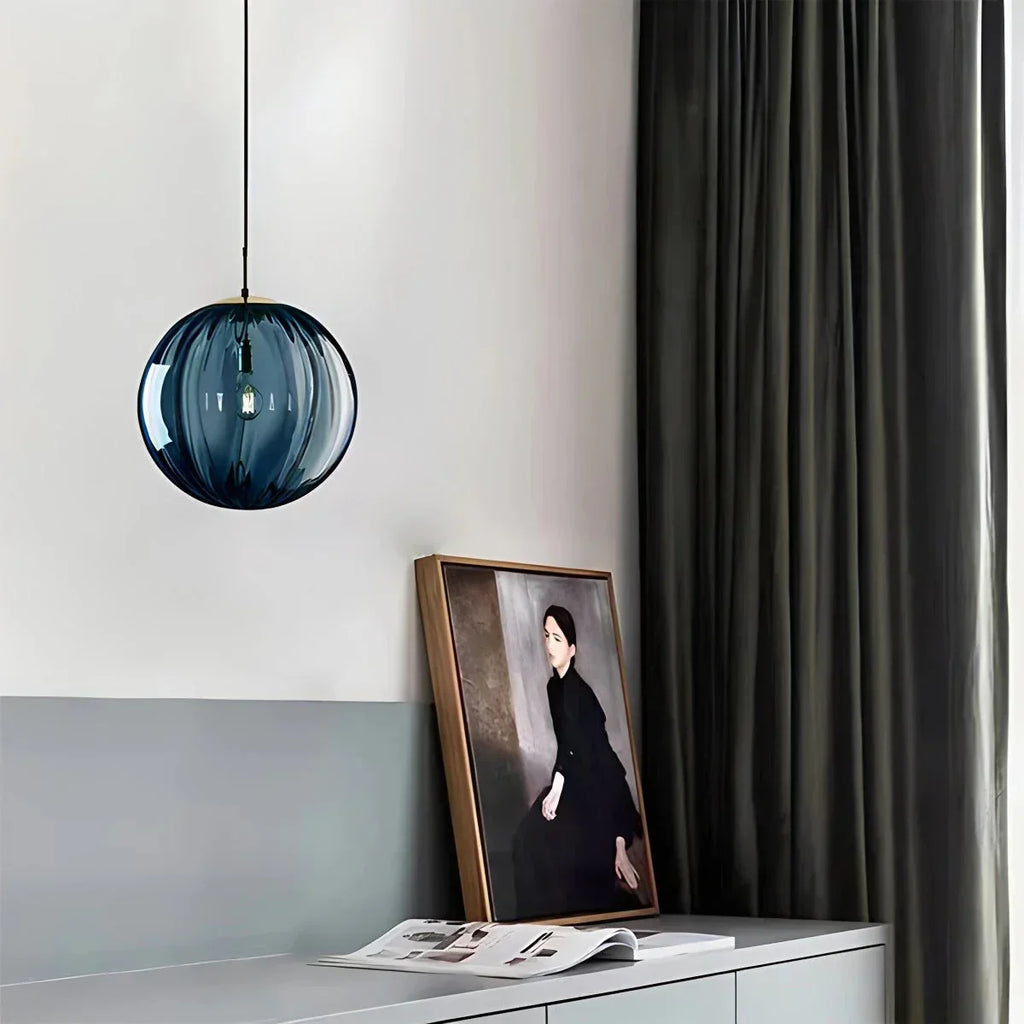 Moderne Pendelleuchte mit Glaskugel und Wasserstruktur im nordischen Stil | Desfino