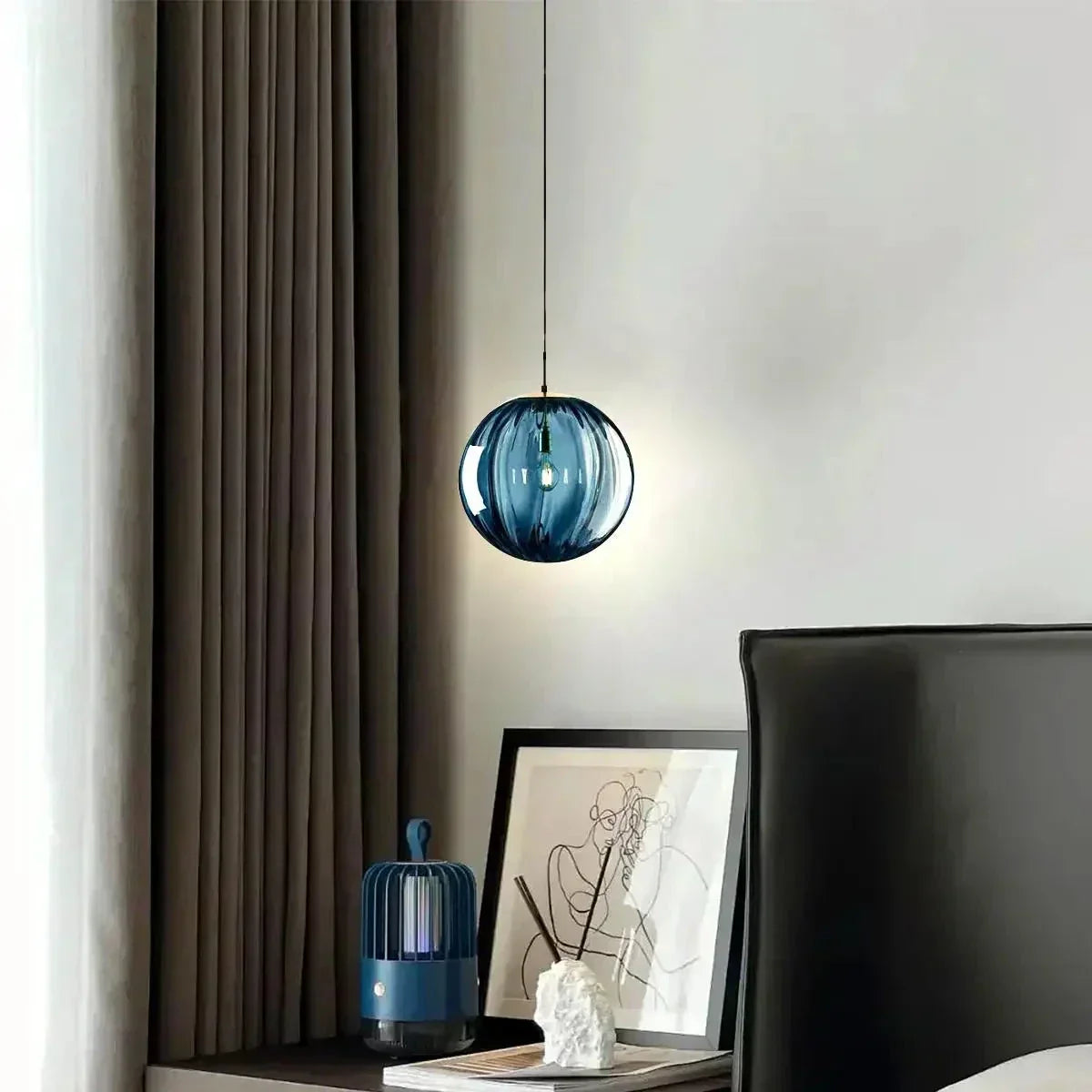 Moderne Pendelleuchte mit Glaskugel und Wasserstruktur im nordischen Stil | Desfino