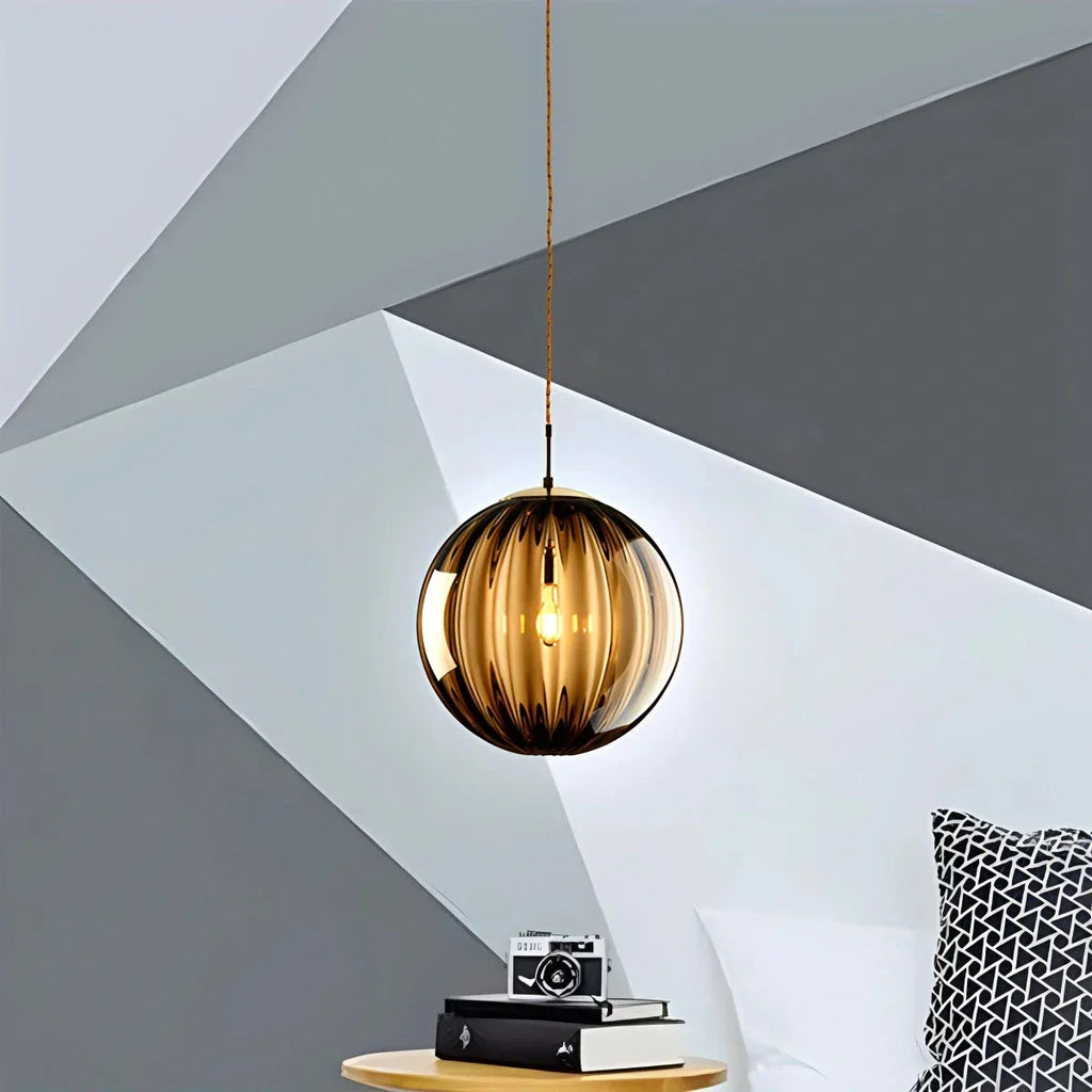 Moderne Pendelleuchte mit Glaskugel und Wasserstruktur im nordischen Stil | Desfino