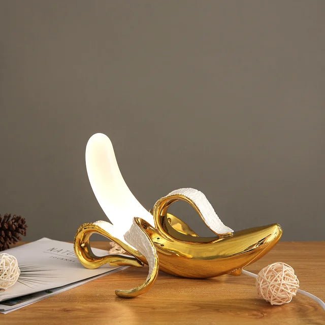 BananaShine Bananenlampe — Tischleuchte in Bananenform, verspielte Dekoration - Desfino