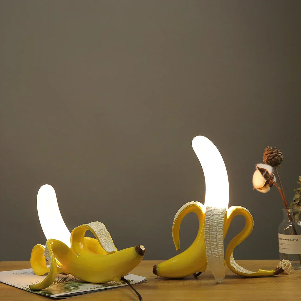 BananaShine Bananenlampe — Tischleuchte in Bananenform, verspielte Dekoration - Desfino