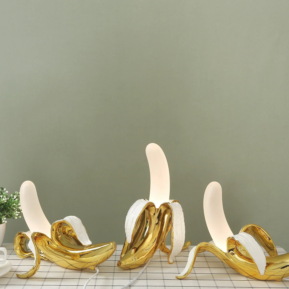 BananaShine Bananenlampe — Tischleuchte in Bananenform, verspielte Dekoration - Desfino