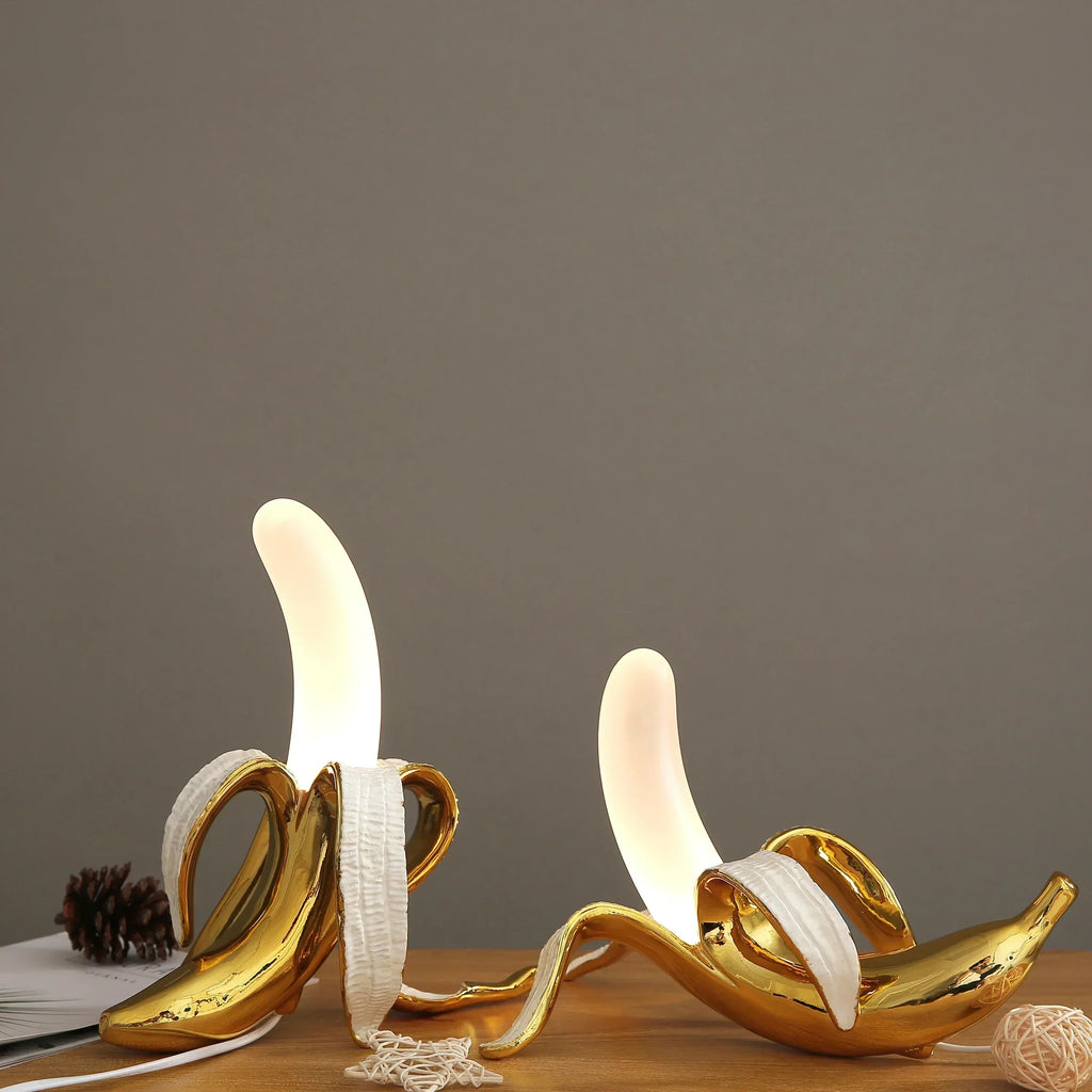 BananaShine Bananenlampe — Tischleuchte in Bananenform, verspielte Dekoration - Desfino