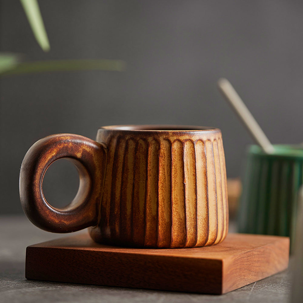Tasses à café en céramique fabriquées à la main Caldera — design rustique artisanal