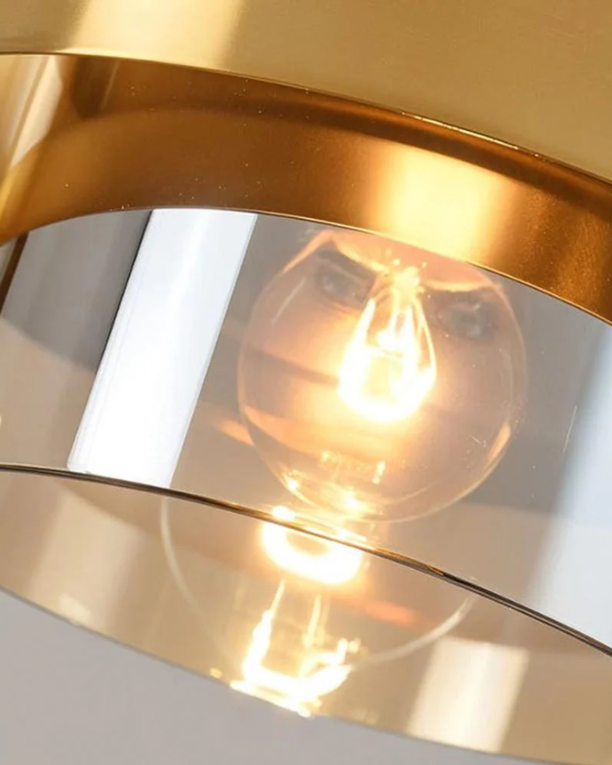 Solara Pendelleuchte aus goldgetöntem Glas - Verstellbares Kabel, Metalldetail - Desfino