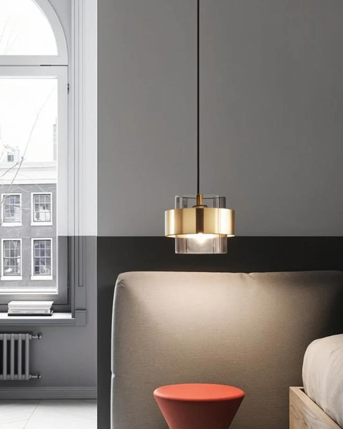 Solara Pendelleuchte aus goldgetöntem Glas - Verstellbares Kabel, Metalldetail - Desfino