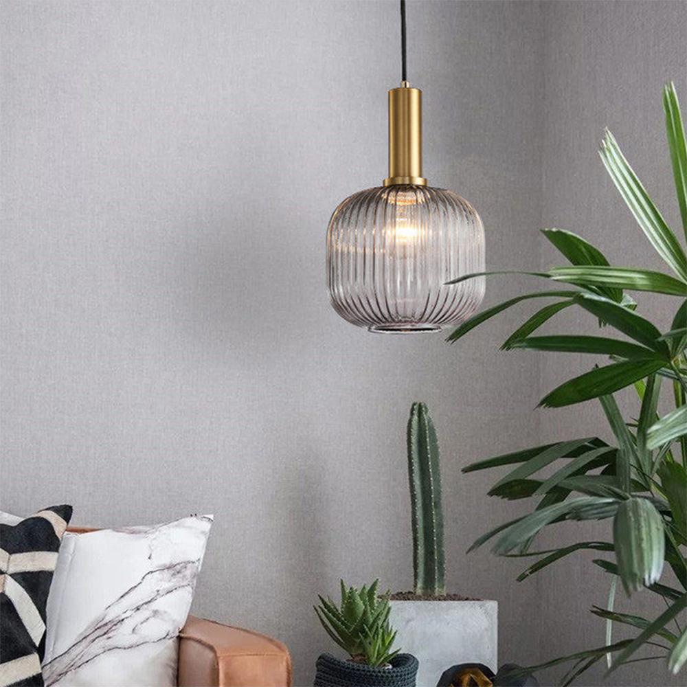 Nordisk pendellampe i rillet glass — moderne varm-hvitt lys - Desfino