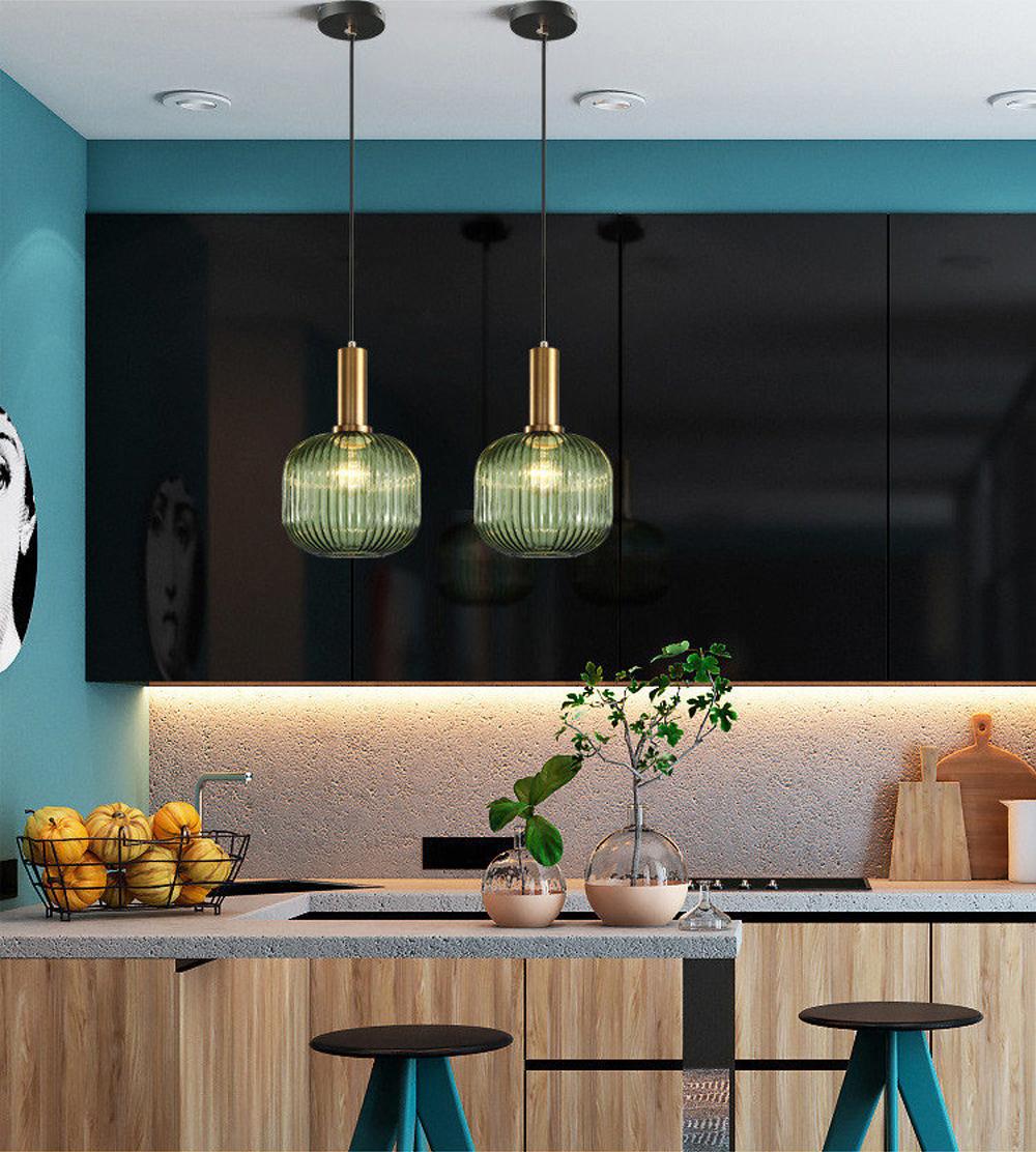 Nordisk pendellampe i rillet glass — moderne varm-hvitt lys - Desfino