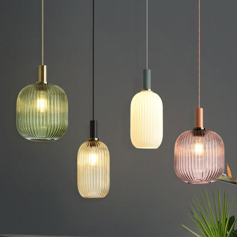 Nordisk pendellampe i rillet glass — moderne varm-hvitt lys - Desfino
