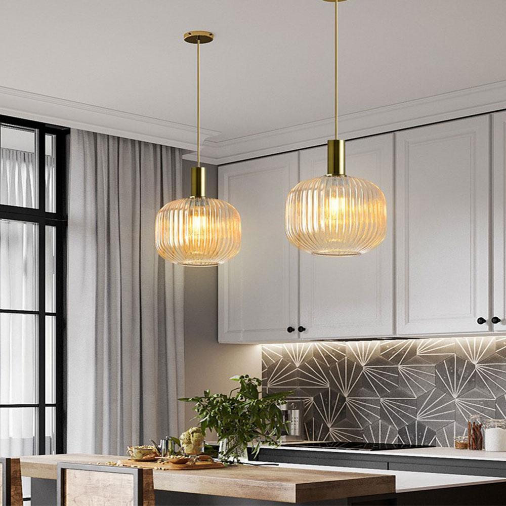 Nordisk pendellampe i rillet glass — moderne varm-hvitt lys - Desfino