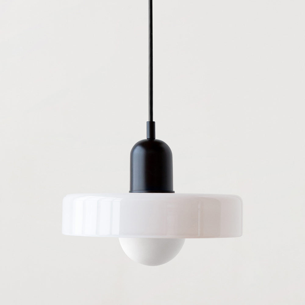 Aurelo Bauhaus-Pendelleuchte — Farbiger Glasschirm, rundes Baldachin