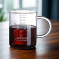 Cană de laborator Quellon cu moleculă de cofeină — cadou pentru iubitorii de cafea - Desfino