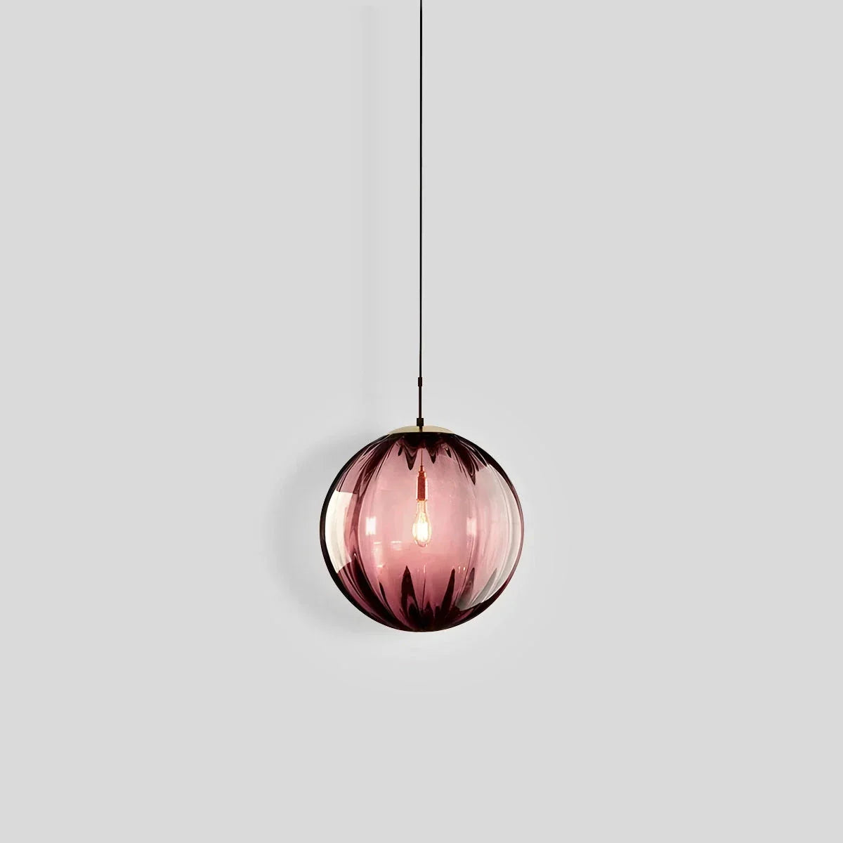 Moderne Pendelleuchte mit Glaskugel und Wasserstruktur im nordischen Stil | Desfino