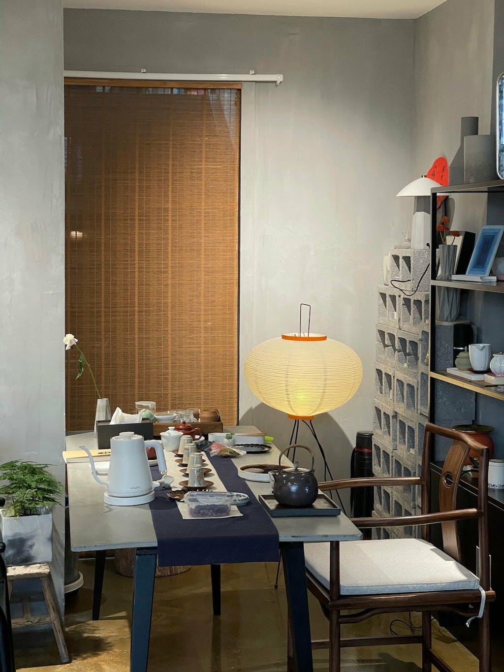 Hikaru slank gulvlampe inspirert av Japan, i rispapir - Desfino