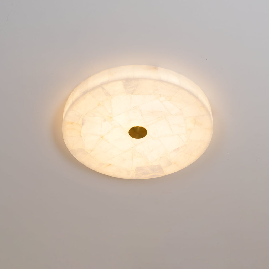 Asterra loftslampe i alabast — klassisk cirkulært design | Desfino