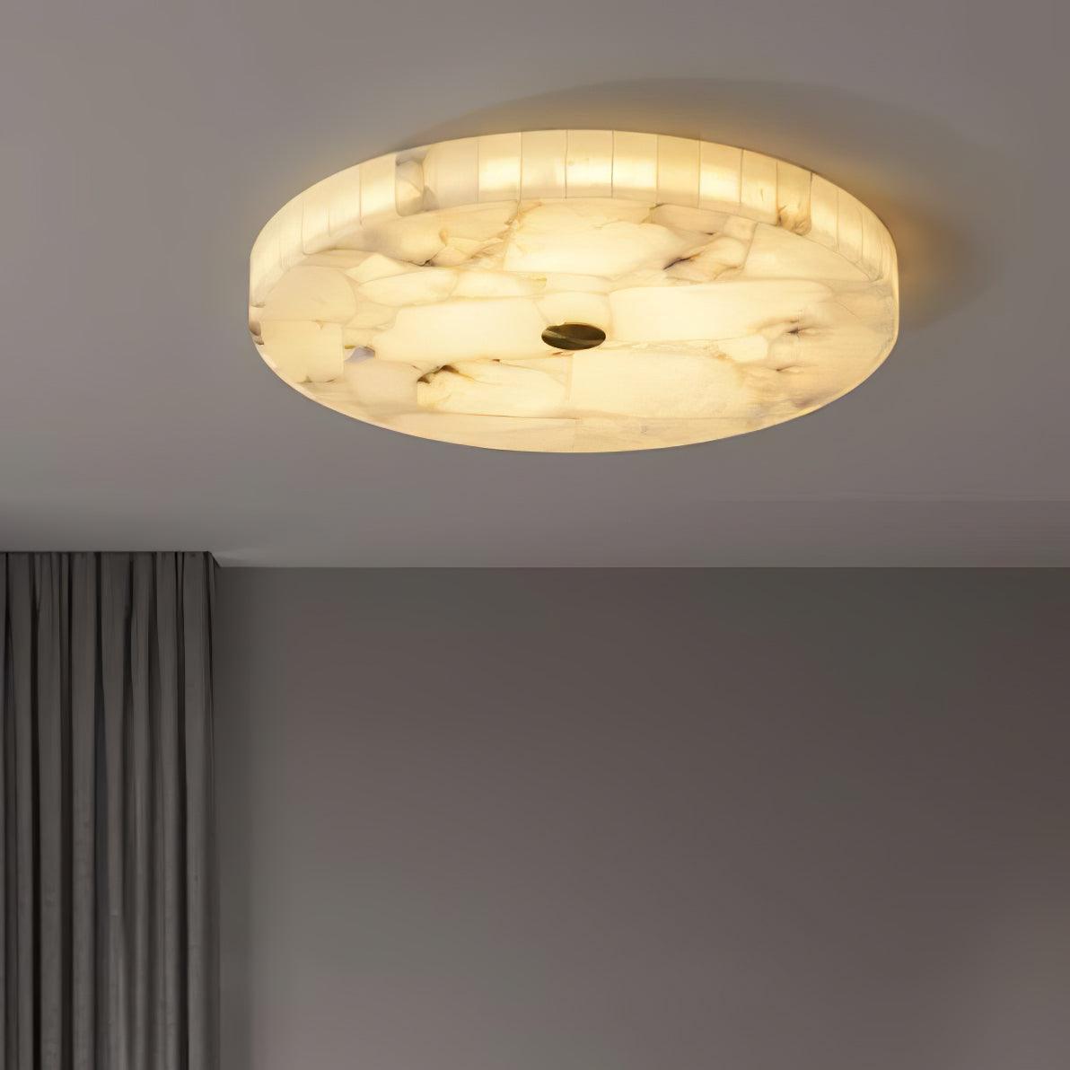 Asterra loftslampe i alabast — klassisk cirkulært design | Desfino