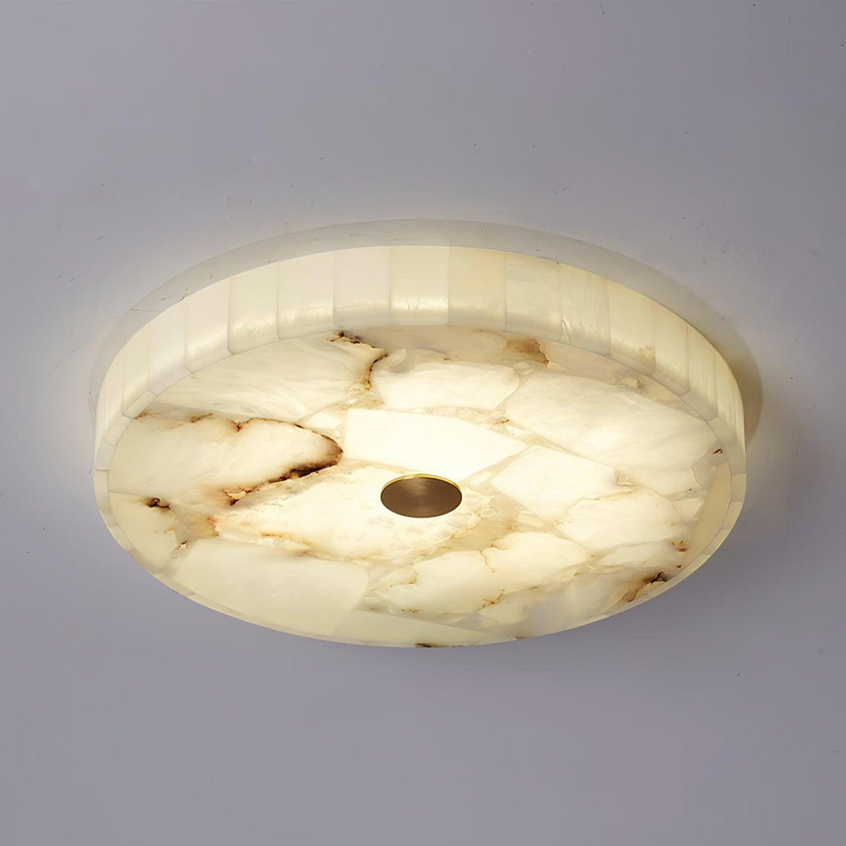Asterra loftslampe i alabast — klassisk cirkulært design | Desfino