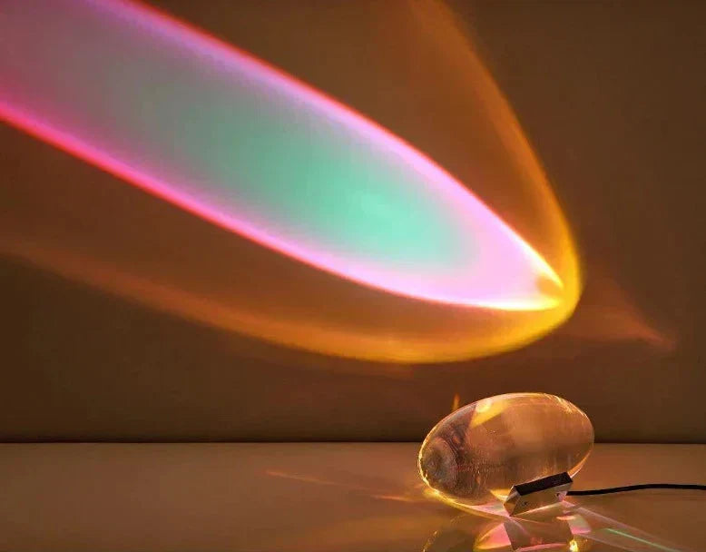 Lampe de table Solara — abat-jour transparent effet cristal, éclairage LED et projecteur de nuit - Desfino