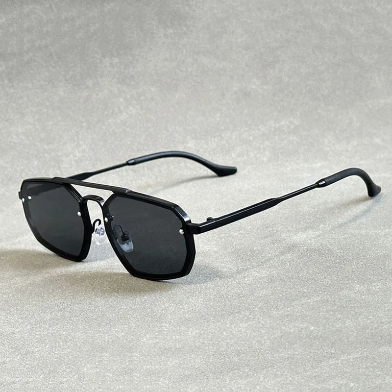 Occhiali da sole Nova con lenti antiriflesso UV400 e montatura con diamanti - Desfino
