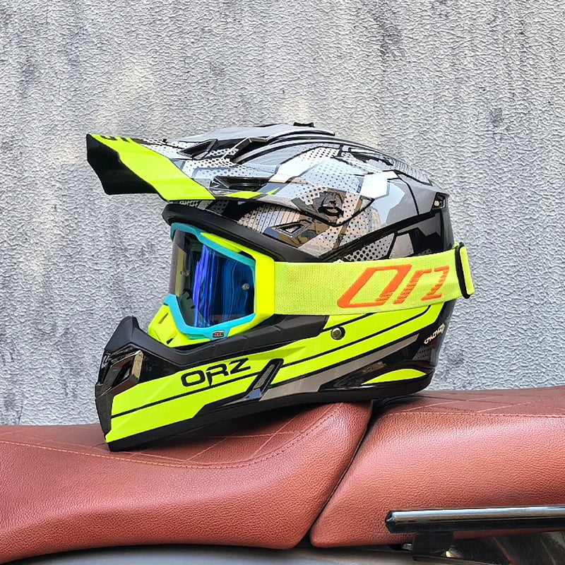 Kask wyścigowy terenowy z certyfikatem DOT — zdejmowany daszek | Desfino