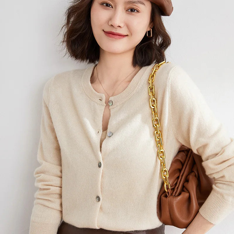 Cardigan in cashmere Lyria — Morbida maglia a girocollo, stile monopetto - Desfino