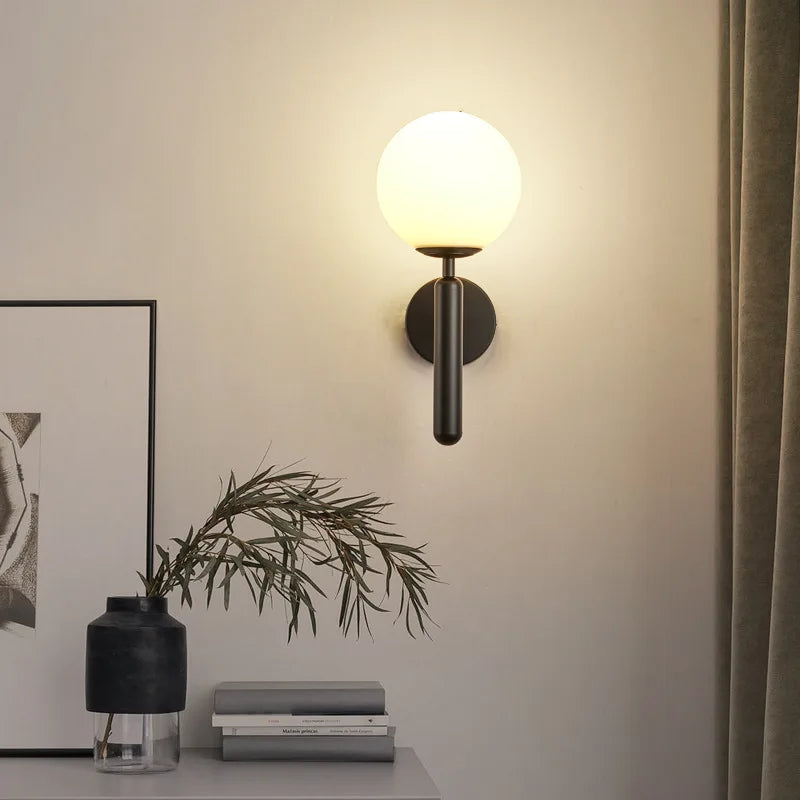 מנורת קיר חסכונית באנרגיה AuraNova — מנורה מודרנית לחדר השינה - Desfino