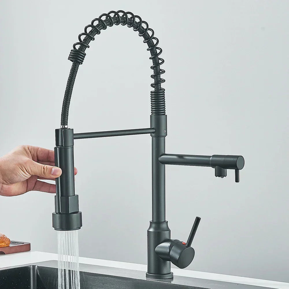 FluxSpout dobbelt køkkenarmatur — fleksibel fjederstuds, moderne design