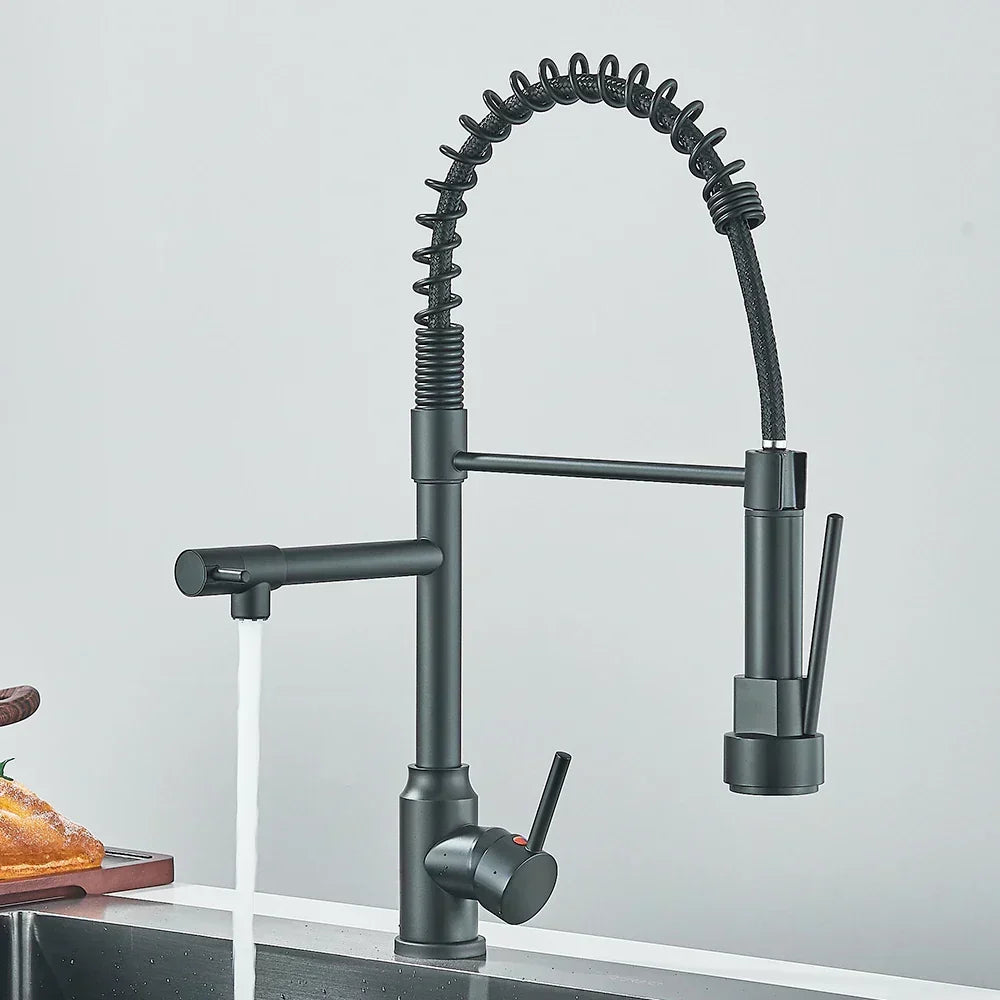 FluxSpout dobbelt køkkenarmatur — fleksibel fjederstuds, moderne design