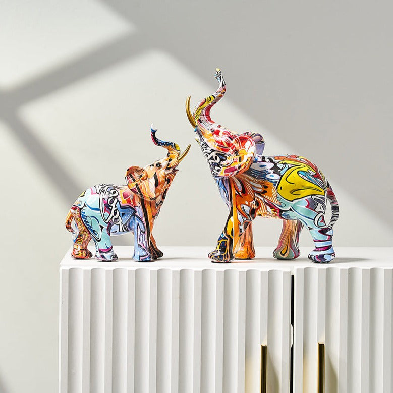 Statue d’éléphant peinte et colorée Aurella — Sculpture nordique - Desfino