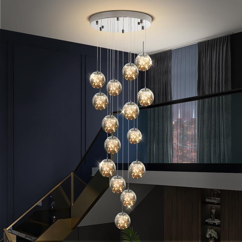 Lustr AstraLumen se skleněnými koulemi a schodišťovým designem s elegantní siluetou
