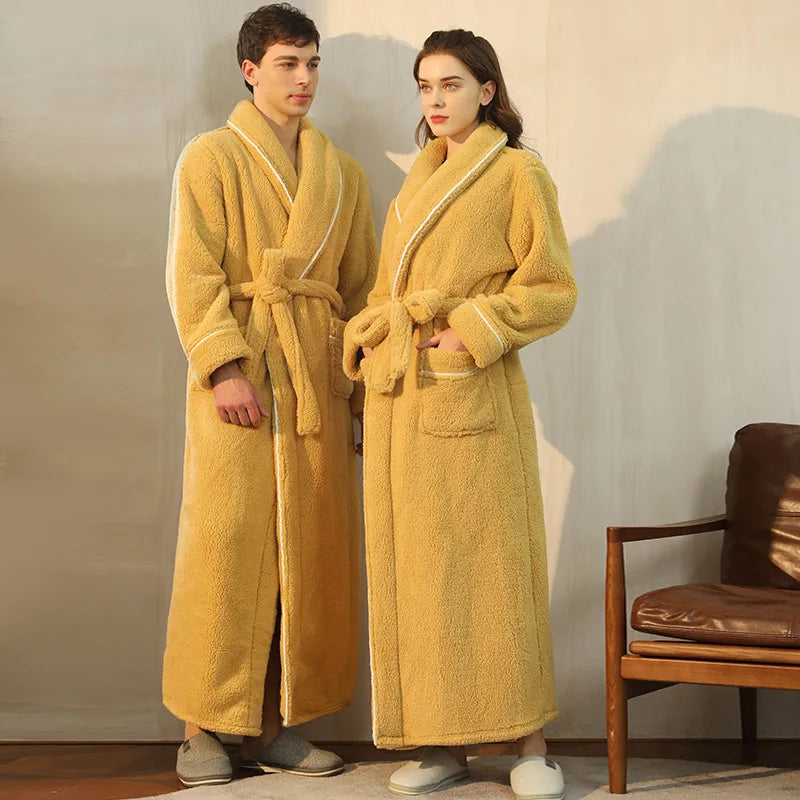 CozyFlannel Winter-Bademantel — Umlegekragen, verstellbarer Taillengürtel