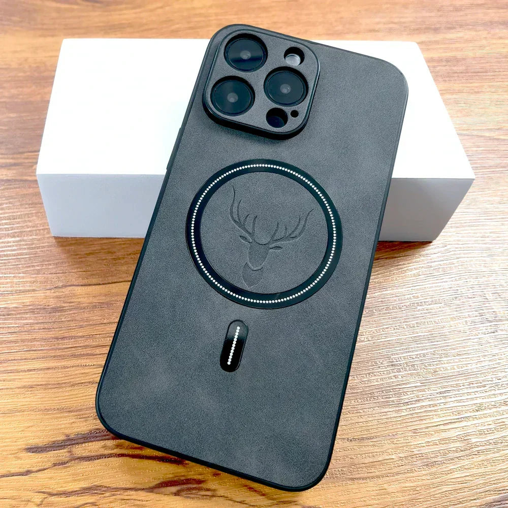 Etui Cedar Vale na iPhone'a — emblemat jelenia, kompatybilne z MagSafe - Desfino
