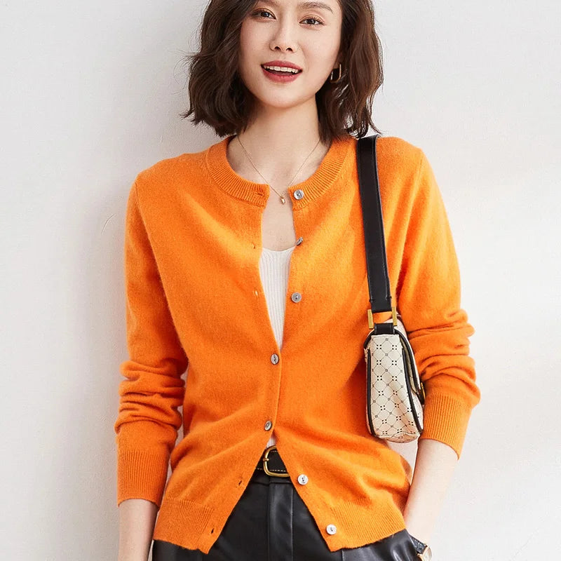 Cardigan in cashmere Lyria — Morbida maglia a girocollo, stile monopetto - Desfino