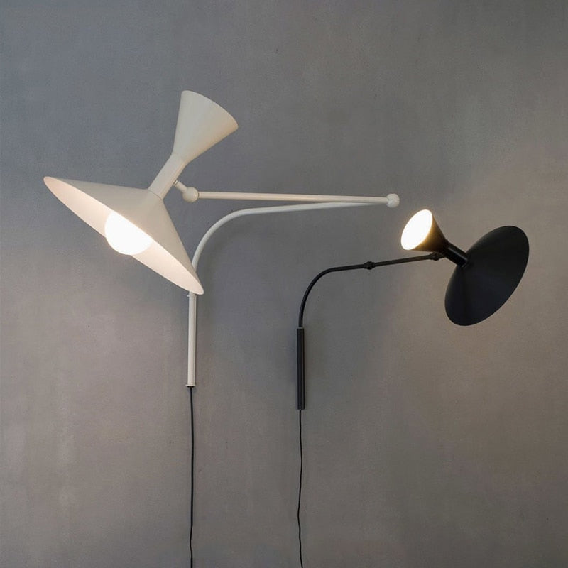 NovaSwing væglampe med svingarm og stik — sort industriel LED - Desfino