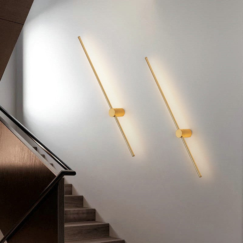 Aplica de perete minimalistă AureaNova — lumină LED modernă, aurie/neagră - Desfino
