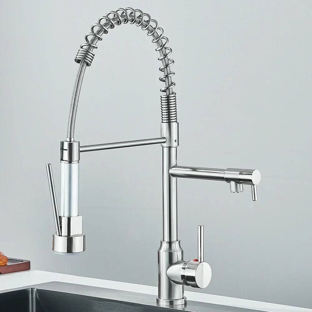 FluxSpout dobbelt køkkenarmatur — fleksibel fjederstuds, moderne design
